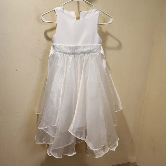White flower girl or first communion dress Size 6 - Picture 1 of 9